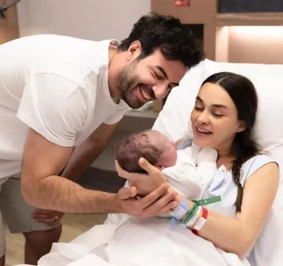 Ünlü çiftin oğlu Ali bir yaşında...